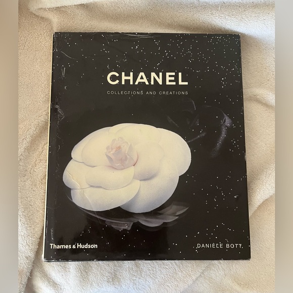 Trio of luxury fashion Books Chanel, Dior, & Jimmy Choo. - Picture 5 of 6